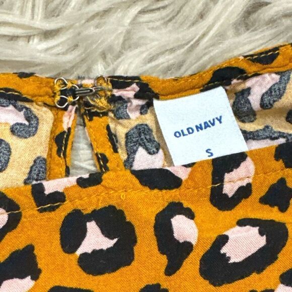 Old Navy cheetah Blouse small - Picture 2 of 4
